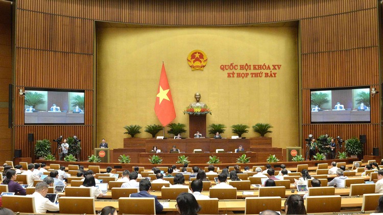 Quốc hội khóa XV nghe trình bày các báo cáo về quyết toán ngân sách nhà nước năm 2022 tại Kỳ họp thứ 7. Ảnh: Hồ Long