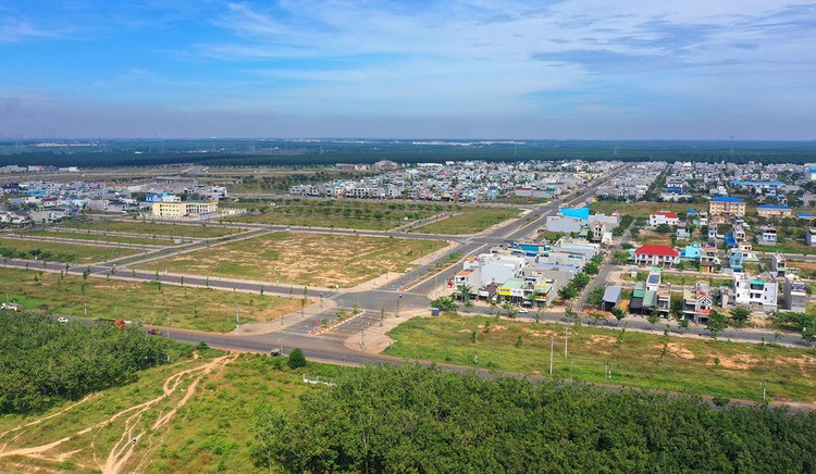 5 gói thầu thuộc Dự án Xây dựng hệ thống hạ tầng xã hội Khu dân cư, tái định cư Lộc An - Bình Sơn phải lựa chọn nhà thầu mới để thực hiện khối lượng còn lại. Ảnh: Lê Tiên