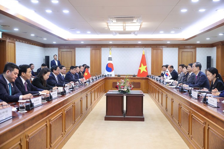 Thủ tướng Chính phủ Phạm Minh Chính hội đàm với Thủ tướng Hàn Quốc Han Duck Soo. Ảnh: Quý Bắc