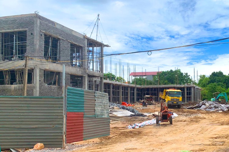 Gói thầu Thi công xây lắp thuộc Dự án Xây dựng Trường THCS Tân Phú Trung 2 tại huyện Củ Chi (TP.HCM) có giá hơn 54 tỷ đồng. Ảnh minh họa: Tiên Giang