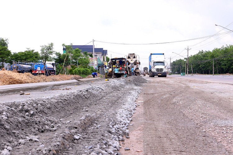 Theo quy định pháp luật về đấu thầu hiện hành, yêu cầu về kinh nghiệm thực hiện hợp đồng xây lắp tương tự chỉ bao gồm 2 yếu tố là loại kết cấu và cấp công trình. Ảnh minh họa: Lê Tiên