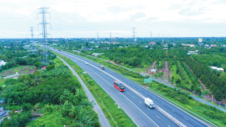 Dự kiến cao tốc Cao Lãnh - An Hữu cơ bản hoàn thành vào cuối năm 2026, kéo gần vùng Cao Lãnh, Tháp Mười với trục cao tốc Bắc - Nam. Ảnh: Lê Tiên