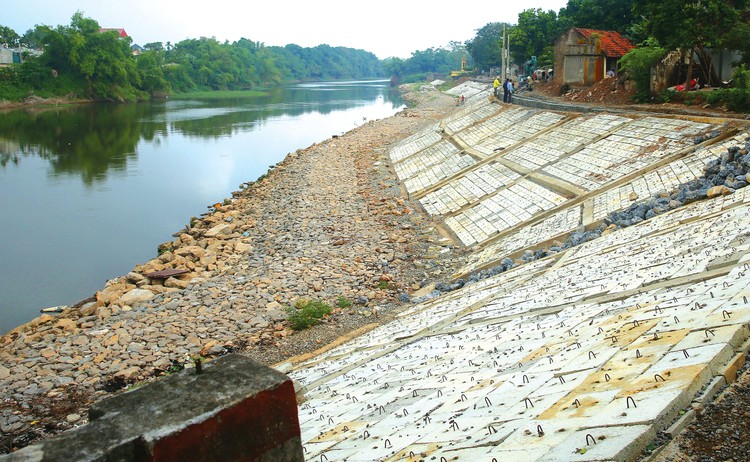 Gói thầu số 20 Thi công xây dựng công trình kè sông Long Bình, TP. Trà Vinh (đoạn còn lại) đã hoàn tất mở thầu. Ảnh minh họa: Nhã Chi