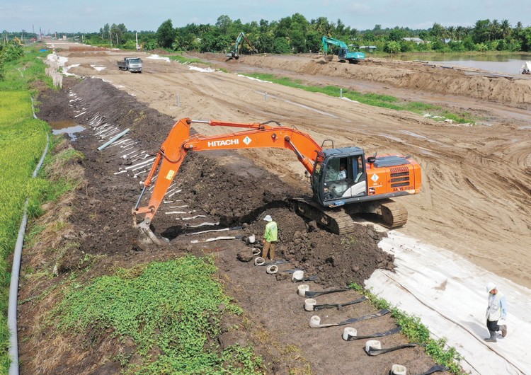 Giải ngân vốn đầu tư công 9 tháng đầu năm 2024 đạt 320.566 tỷ đồng, bằng 47,29% kế hoạch Thủ tướng Chính phủ giao. Ảnh: Lê Tiên