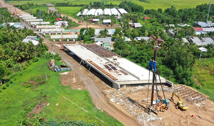 Bộ Giao thông vận tải chỉ đạo các cơ quan, đơn vị liên quan xử lý trách nhiệm cá nhân, tổ chức để các dự án, công trình chậm tiến độ kéo dài. Ảnh: Nhã Chi