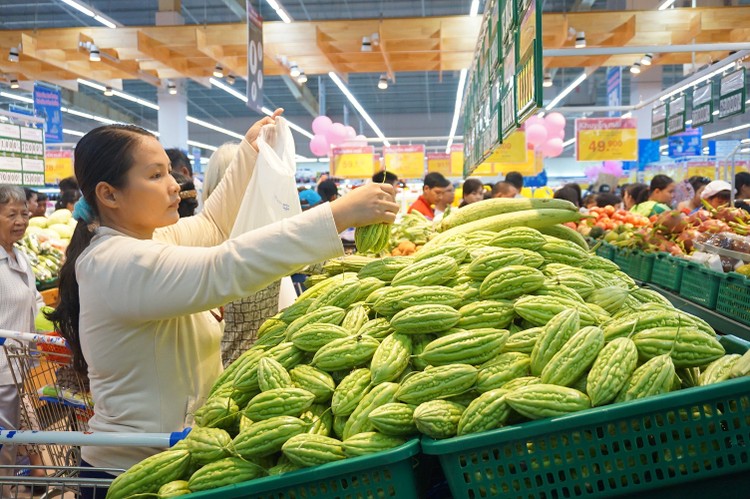 Người tiêu dùng sẽ yên tâm hơn khi mua sắm hàng hóa tại siêu thị.