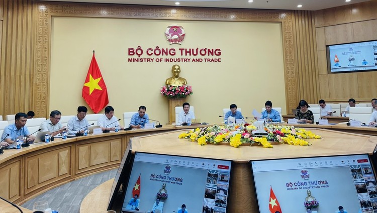 Cuộc họp giao ban các dự án đường dây 500kV mạch 3 từ Quảng Trạch đến Phố Nối tổ chức ngày 7/5 theo hình thức trực tiếp kết hợp trực tuyến