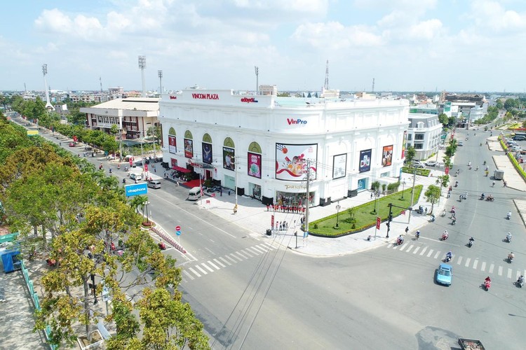 Các TTTM Vincom Plaza được thiết kế sang trọng, hiện đại – là điểm nhấn kiến trúc của thành phố