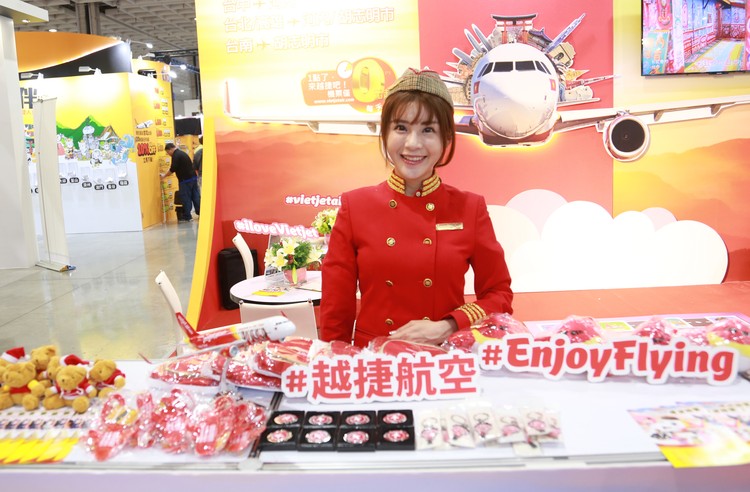 Gian hàng Vietjet với nhiều phần quà và hoạt động thú vị