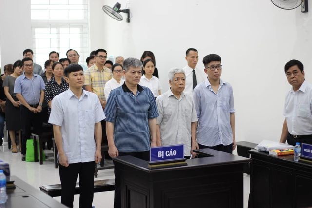 Các bị cáo tại tòa sáng 10/6.