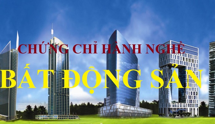 Luật Bất động sản 2014 (Điều 62) quy định các tổ chức, cá nhân tham gia môi giới bất động sản phải được cấp chứng chỉ hành nghề. Ảnh: Nhã Chi st