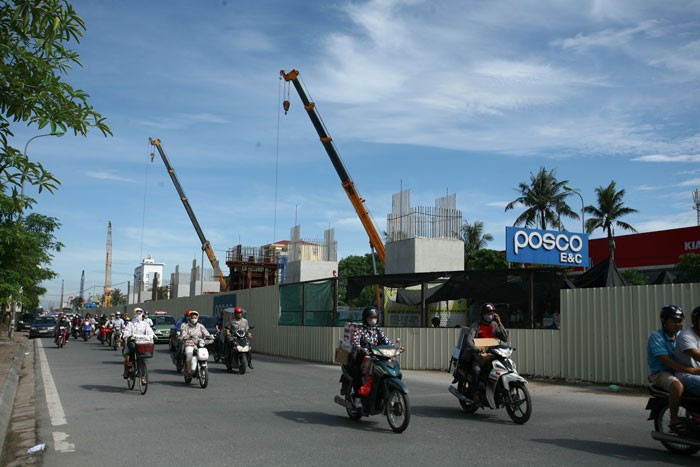 Các gói thầu thi công đoạn tuyến trên cao Dự án Đường sắt đô thị Hà Nội (đoạn Nhổn – ga Hà Nội) triển khai đạt tiến độ. Ảnh: Gia Khoa