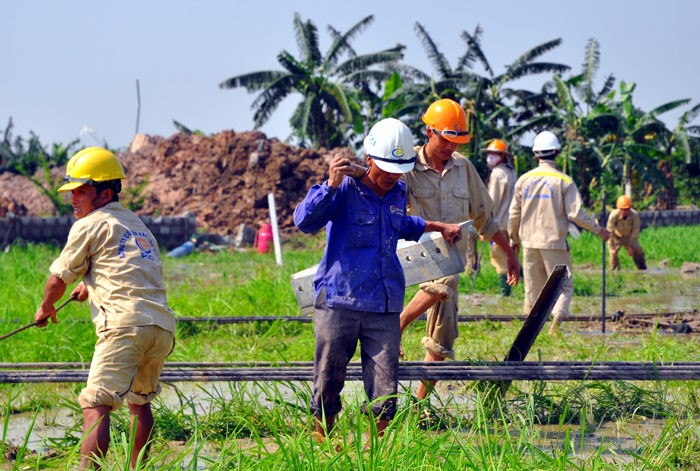 Nhà thầu Công ty CP Xây lắp điện 1 (PCC1) là đơn vị tham gia thi công công trình cột điện đường dây 500 kV Quảng Ninh – Hiệp Hòa. Ảnh: Hoàn Nguyễn