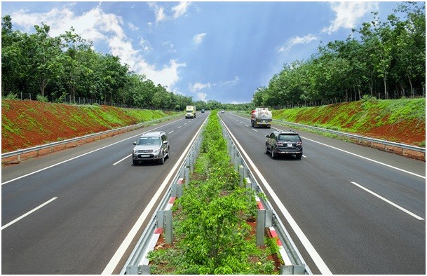 Việc đưa vào khai thác đường cao tốc TP. Hồ Chí Minh - Long Thành - Dầu Giây đã rút ngắn 1/2 khoảng cách và 1/3 thời gian đi từ TP. Hồ Chí Minh đến các vùng lân cận