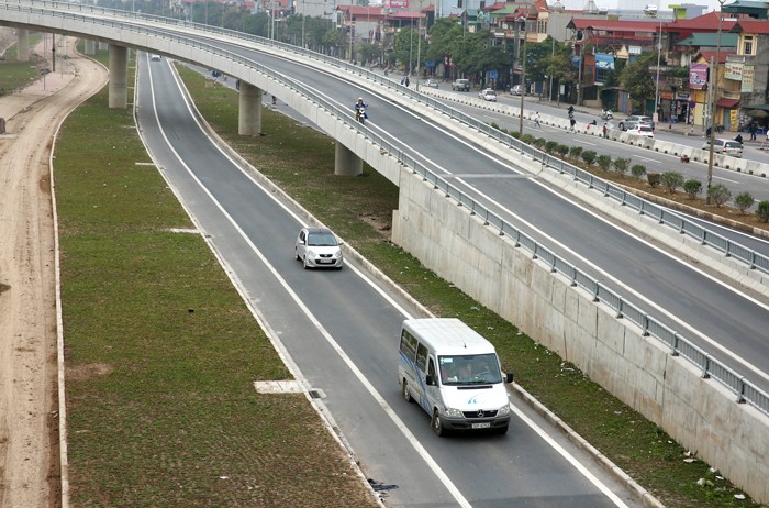 Với việc thực hiện kế hoạch đầu tư công trung hạn, năng lực của hệ thống kết cấu hạ tầng kinh tế - xã hội sẽ được tăng thêm đáng kể. Ảnh: Lê Tiên