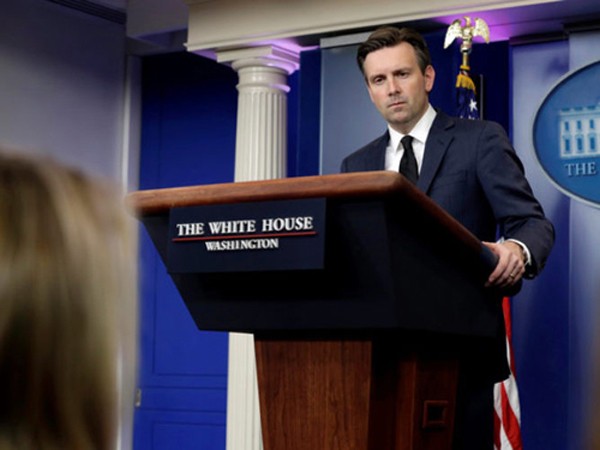 Phát ngôn viên Nhà Trắng Josh Earnest.