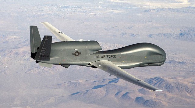 Máy bay trinh sát không người lái RQ-4 Global Hawk (Ảnh: RT)