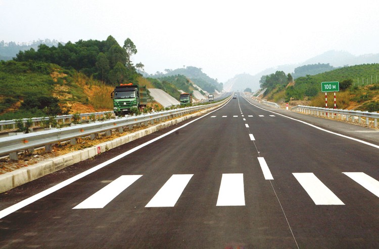 Theo tính toán của VEC, Hạng mục an toàn giao thông thuộc Dự án cao tốc Nội Bài - Lào Cai nếu được bổ sung vào Gói thầu A8 sẽ có giá trị thấp nhất. Ảnh: Lê Tiên