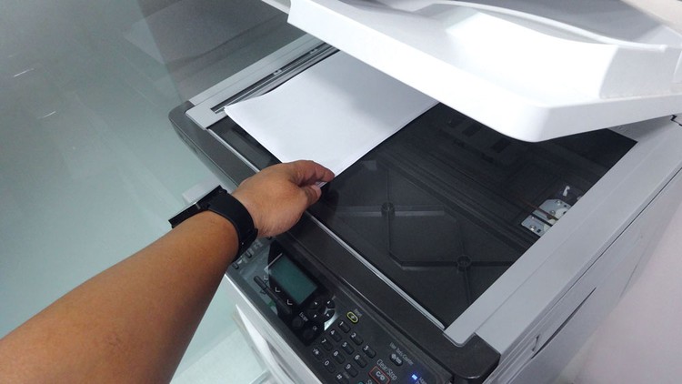 Nhà thầu bị loại không phục về kết quả Gói thầu số 05: Cung cấp, lắp đặt máy photocopy thuộc Dự án Mua sắm tập trung năm 2017 trên địa bàn tỉnh Gia Lai. Ảnh: Hoài Nam