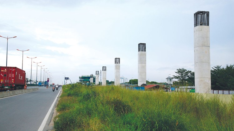 Các quận có tuyến metro số 2 đi qua đều có tiến độ giải ngân rất thấp do chưa thống nhất về đơn giá bồi thường giải phóng mặt bằng. Ảnh: Tiên Giang