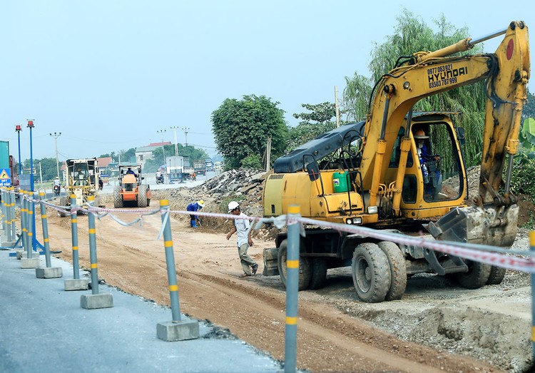 Việc sử dụng Quỹ Bảo trì đường bộ ở cấp trung ương và địa phương đã góp phần quan trọng trong việc kéo dài thời gian khai thác công trình đường bộ. Ảnh: Lê Tiên