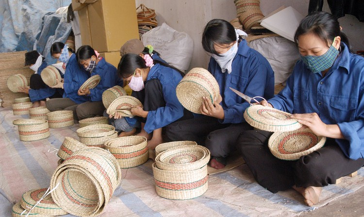 Các hộ kinh doanh khi chuyển đổi thành doanh nghiệp được miễn phí môn bài trong 3 năm. Ảnh: Huyền Trang