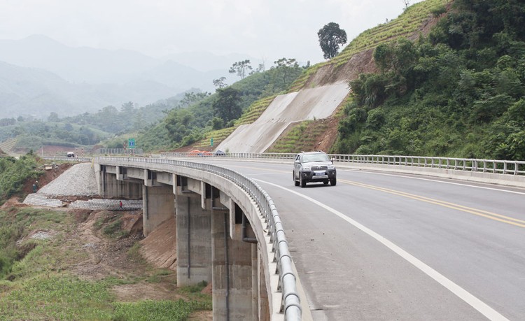 Nhà đầu tư nước ngoài vẫn còn e ngại, nhất là về tính nhất quán trong hệ thống pháp luật và minh bạch trong quá trình thực hiện dự án PPP tại Việt Nam. Ảnh: Tường Lâm