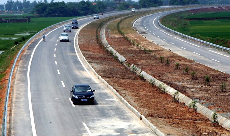 Gói thầu số 02 thuộc Dự án Tuyến tránh TP. Thái Nguyên do Ban Quản lý dự án 3 làm bên mời thầu. Ảnh: Huy Hùng