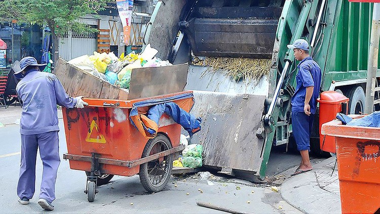 Công ty TNHH Thương mại Dịch vụ Tư vấn Xây dựng Bửu Thành từng mời thầu nhiều gói thầu thu gom rác trị giá hàng trăm tỷ đồng trên địa bàn TP.HCM. Ảnh: Cao Thắng