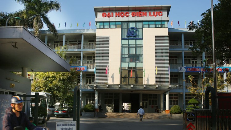 Gói thầu số 05 Thí nghiệm cọc thuộc Dự án Nhà thí nghiệm kết hợp nhà học Trường Đại học Điện lực đang trong quá trình đánh giá hồ sơ dự thầu. Ảnh: Lê Tiên
