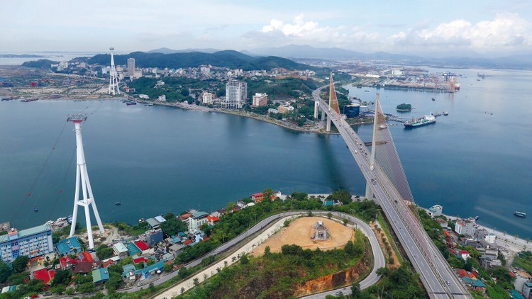 Việc hoàn thành toàn diện 12/12 chỉ tiêu Quốc hội giao trong năm 2018 sẽ tạo đà tốt cho tăng trưởng kinh tế của Việt Nam trong năm 2019. Ảnh: Ngọc Bội