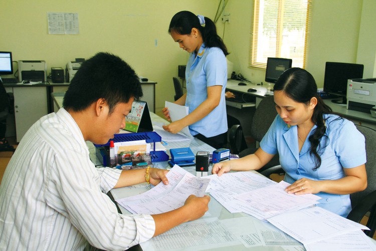 Sự chuyên nghiệp và liêm chính của cán bộ có thể giúp thay đổi cảm nhận về tham nhũng, tác động đến mức độ hài lòng của doanh nghiệp. Ảnh: Chi Lê