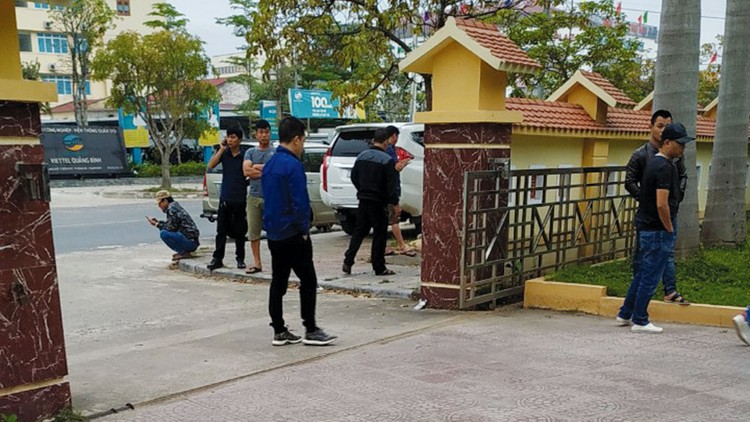 Không loại trừ khả năng một số bên mời thầu cố tình “quên” công khai thông tin đấu thầu để bao che cho các hành vi vi phạm pháp luật như cản trở nhà thầu nộp hồ sơ dự thầu