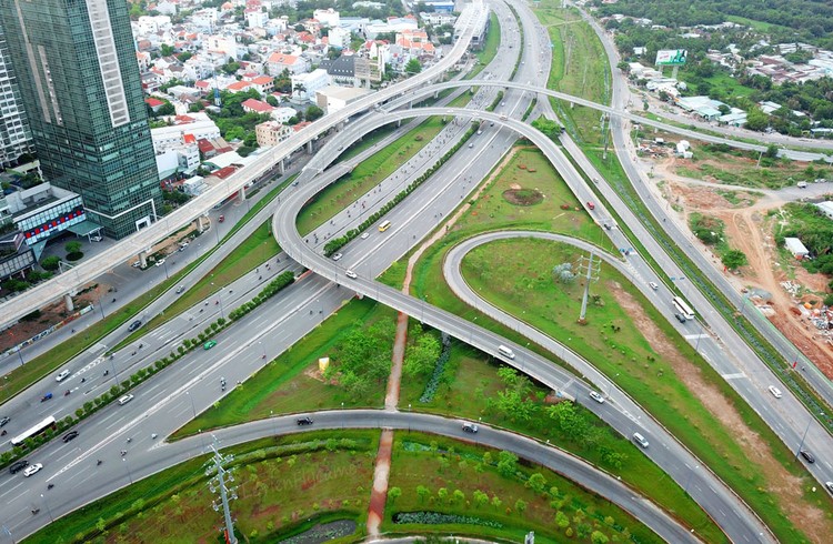 Các dự án đầu tư công phải được lựa chọn trên cơ sở đánh giá mức độ hiệu quả. Ảnh: Song Lê