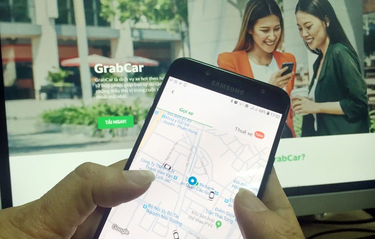 Việc xác định loại hình taxi công nghệ là kinh doanh “vận tải” hay “công nghệ” vẫn chưa ngã ngũ. Ảnh: Tường Lâm