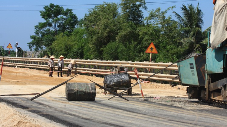 Sẽ không có gì đáng bàn nếu sau khi nhận ra được điểm mạnh riêng của đối thủ, các nhà thầu chuyển sang làm đối tác trong gói thầu mới. Ảnh: Nhã Chi