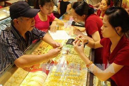 Sáng 1/7, giá vàng trong nước giảm mạnh.Ảnh: TTXVN