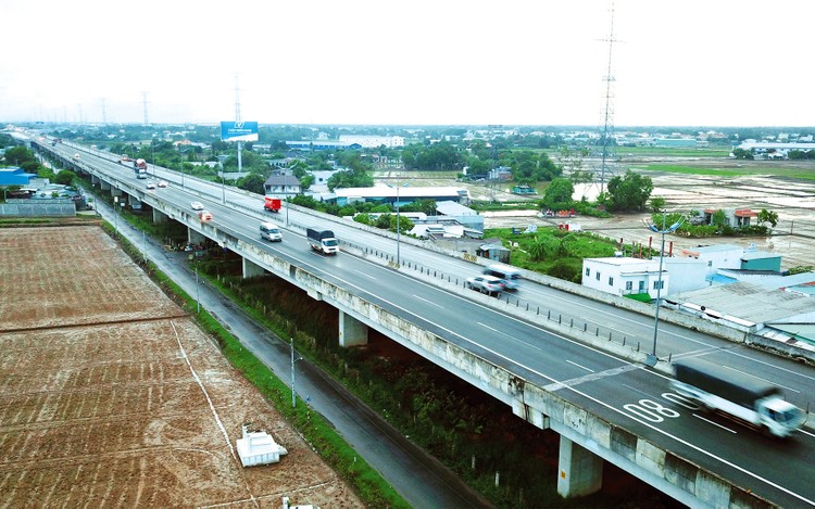 Ngân hàng kiến nghị rất nhiều vấn đề cần phải được bảo đảm trước khi cho vay Dự án cao tốc Trung Lương - Mỹ Thuận. Ảnh: Song Lê