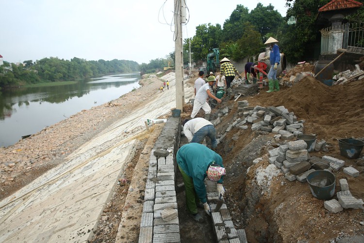 Thời gian thực hiện Gói thầu Điện chiếu sáng công trình kè chống sạt lở suối Hội Phú, thành phố Pleiku chỉ có 15 ngày. Ảnh minh họa: Nhã Chi