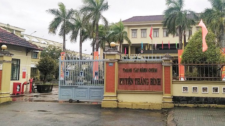 Bên mời thầu - Trung tâm Phát triển quỹ đất huyện Thăng Bình lựa chọn nhà thầu qua mạng đối với Gói thầu Khai thác quỹ đất tổ 1, thôn Kế Xuyên 2, Bình Trung (hạng mục san nền, đường giao thông và hạng mục khác). Ảnh: Linh Nguyễn