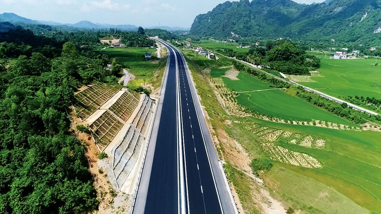 Không chỉ là cơ hội kinh doanh, việc tham gia đấu thầu các dự án thành phần cao tốc Bắc - Nam còn là trách nhiệm xã hội của nhà đầu tư đối với quốc gia. Ảnh: Phú An