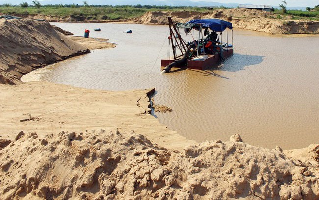 Số tiền trúng đấu giá lần 2 của mỏ cát tại xã Long Đức, TP. Trà Vinh là 765 triệu đồng, thấp hơn nhiều so với lần đấu giá thứ nhất. Ảnh minh họa: Thái Bình