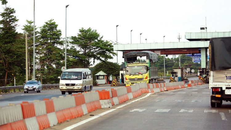 Việc gia tăng điều kiện và các loại giấy phép con đối với ngành nghề kinh doanh vận tải được cho là gây khó khăn cho doanh nghiệp. Ảnh: Nhã Chi