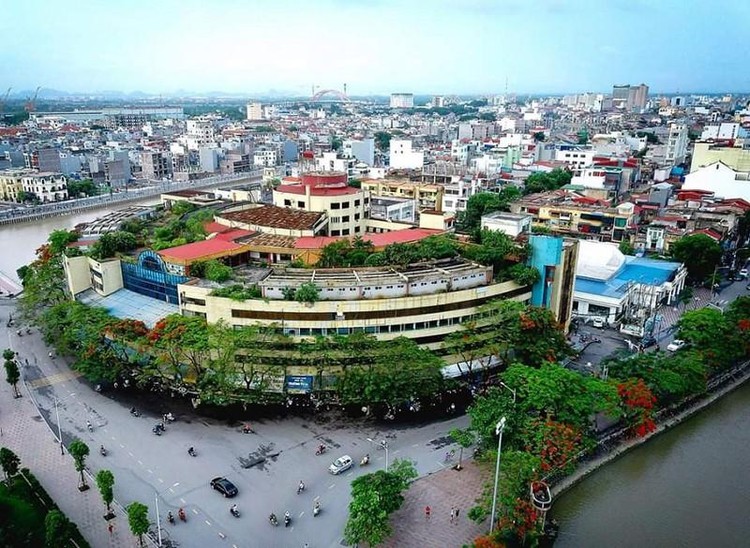 Hiện trạng Trung tâm thương mại chợ Sắt đang mời nhà đầu tư thực hiện Tổ hợp trung tâm thương mại, vui chơi giải trí, khách sạn 5 sao và văn phòng cho thuê (ảnh internet)