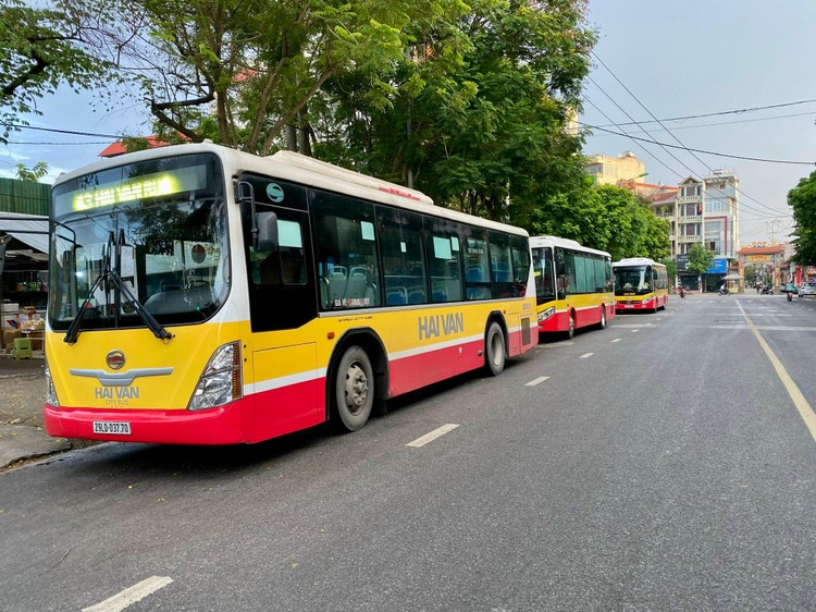 Công ty Liên doanh vận chuyển quốc tế Hải Vân vận hành tuyến buýt số 43 (Công viên Thống Nhất - thị trấn Đông Anh) thay thế Công ty TNHH Bắc Hà. Ảnh Internet