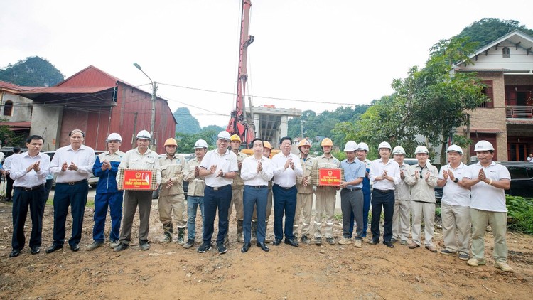 Bộ trưởng Trần Hồng Minh đã tới kiểm tra hoạt động thi công Dự án cao tốc Đồng Đăng (Lạng Sơn) - Trà Lĩnh (Cao Bằng)