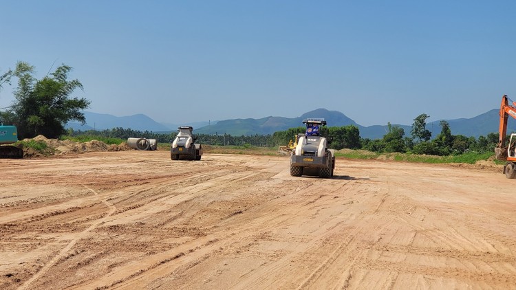 Thi công Dự án thành phần cao tốc Bắc-Nam phía Đông đoạn Quảng Ngãi - Hoài Nhơn