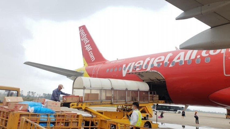 Bay cùng Vietjet - chung tay ủng hộ 10.000 đồng/vé cho đồng bào miền Trung