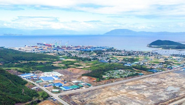 Sau thông tin quy hoạch thành lập Khu kinh tế Vân Phong, đất ở huyện Vạn Ninh và thị xã Ninh Hòa tăng hàng chục lần. Trong ảnh là một góc khu Nam Vân Phong