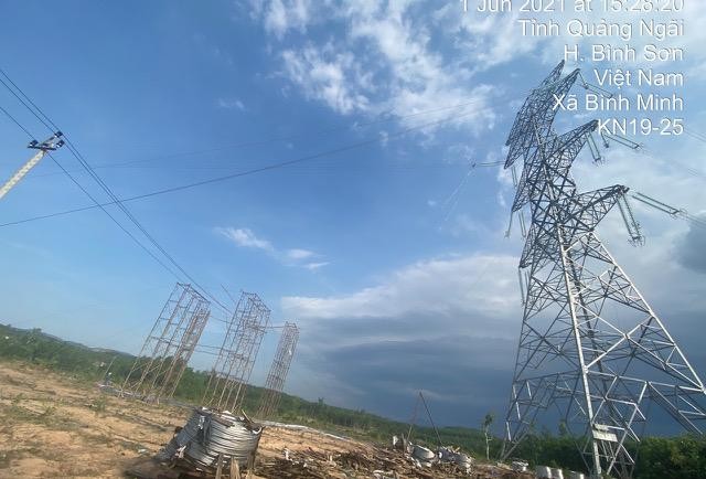 Thi công đường dây 500kV mạch 3 đoạn qua địa phận huyện Bình Sơn, tỉnh Quảng Ngãi